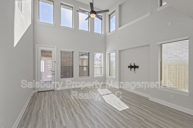 Building Photo - 2021 Daniel Dr