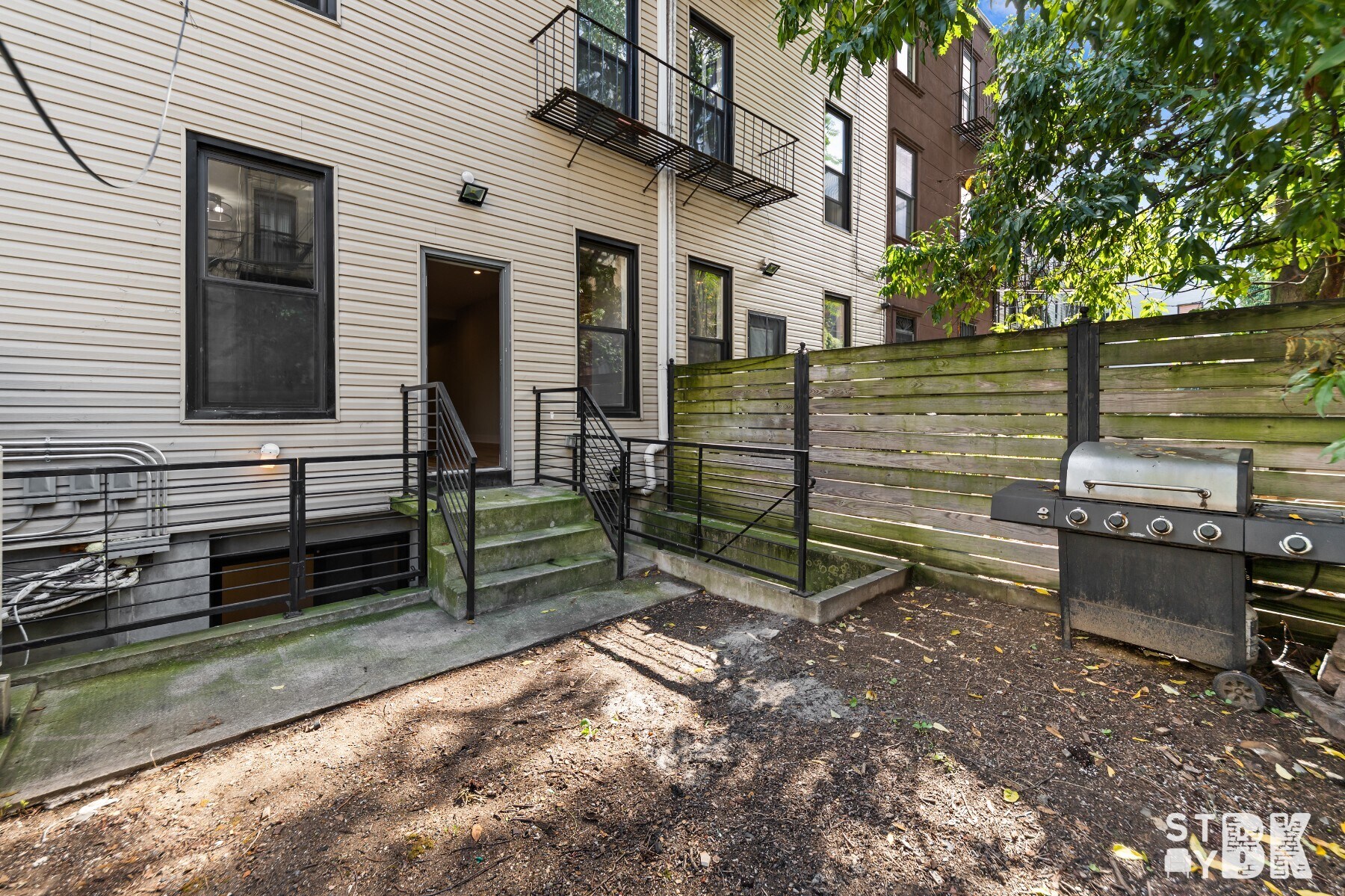 Building Photo - 71 Grove St