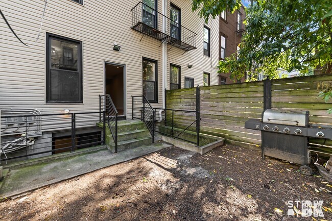 Building Photo - 71 Grove St