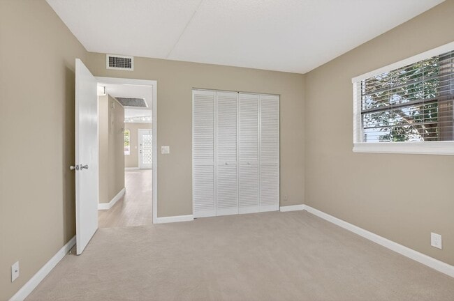 Building Photo - 277 Brighton Dr