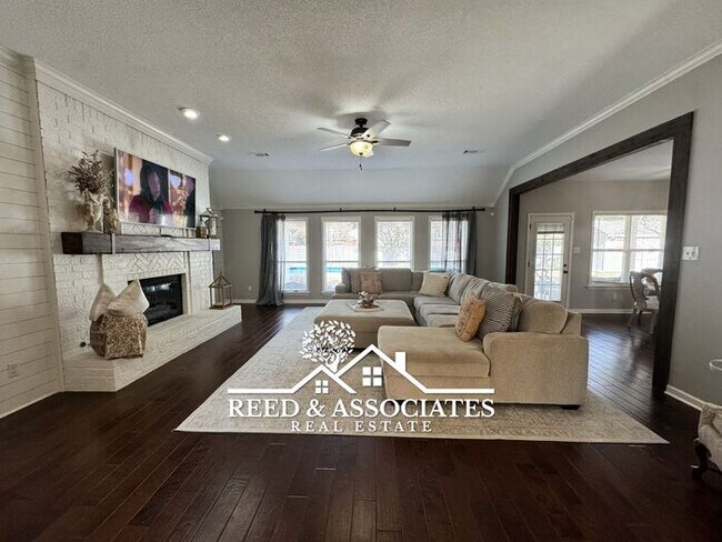 Building Photo - 4 bedrooms plus pool in Collierville!