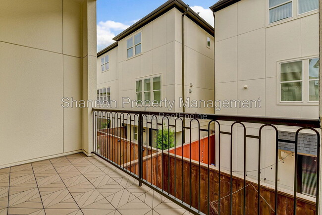 Building Photo - 2724 Dolce Oaks Dr