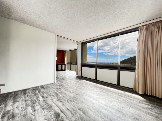Building Photo - Panoramic Views from Hawaii Kai Condo