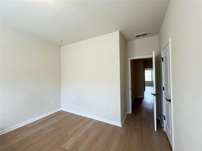 Building Photo - 1650 Sabastian Point