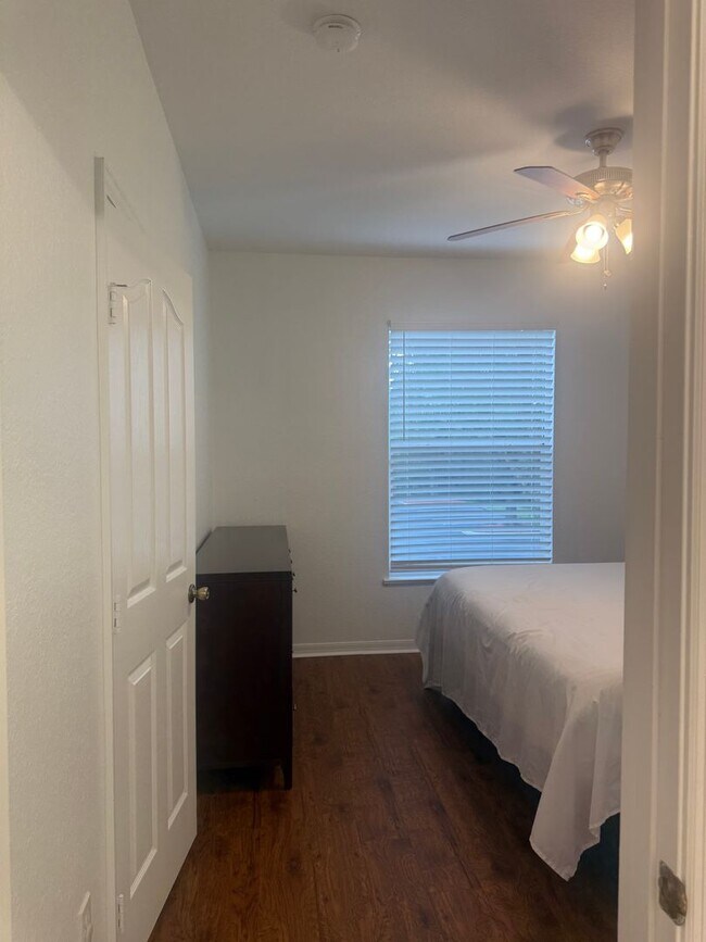 Building Photo - 8927 Legacy Ct