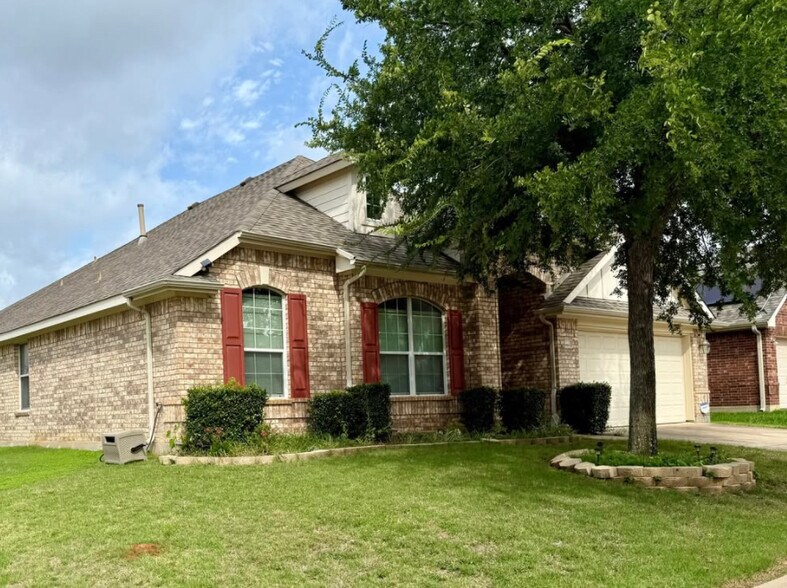 Building Photo - 9314 Water Bend Dr