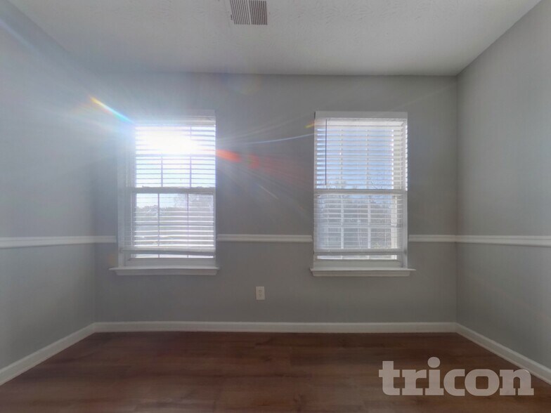 Building Photo - 878 Crestworth Crossing