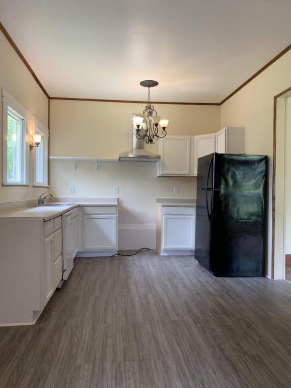 Building Photo - 605 E Main