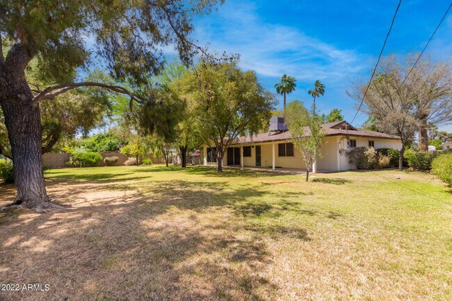 Building Photo - 1211 W Hayward Ave