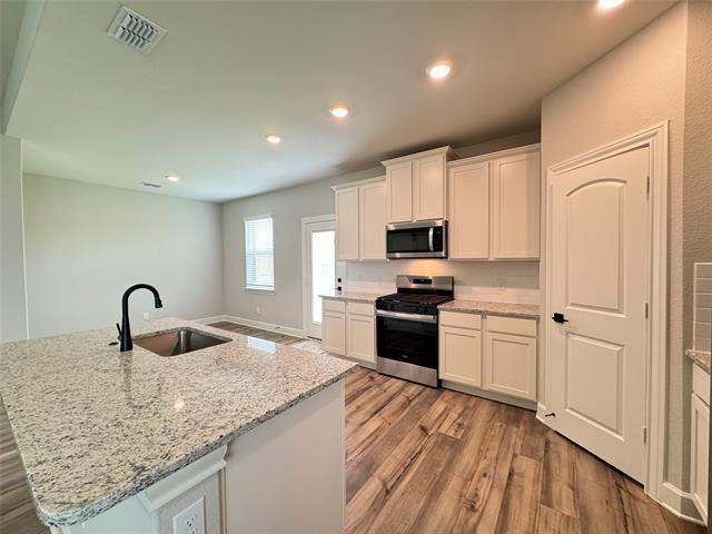 Building Photo - 713 Emerson Dr