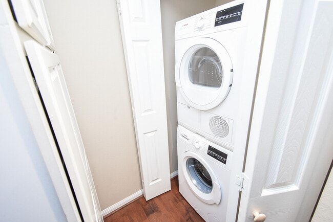 Building Photo - 5343 Richmond Ave.