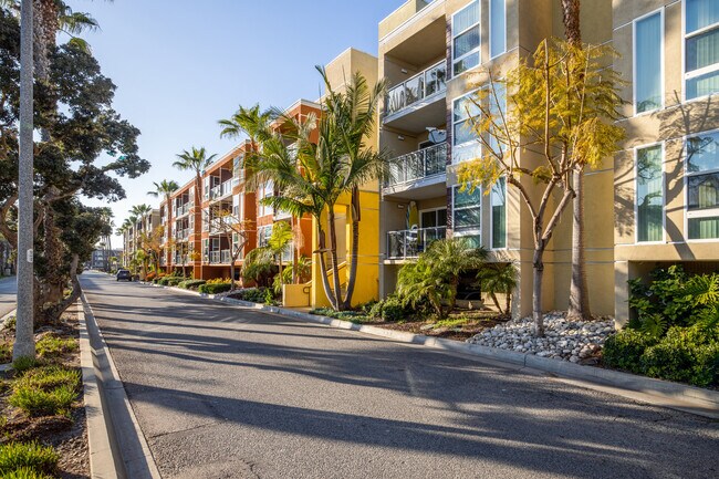 Building Photo - 14055 Tahiti Way