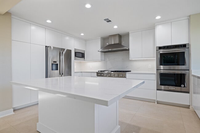 Building Photo - 24675 Vista Cerritos