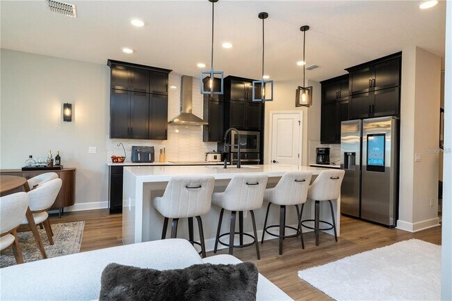 Building Photo - 5090 Shady Pnes Dr