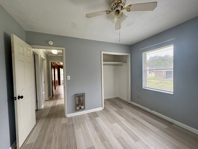 Building Photo - Cute Cottage in Marianna, FL