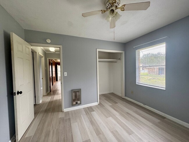 Building Photo - Pleasant 3/1 Brick Home in Rural Marianna