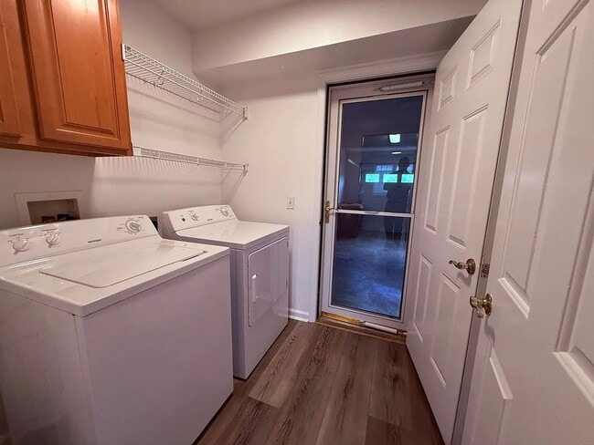 Building Photo - Gorgeous 3 Bedroom, 3 Bath Pet Friendly