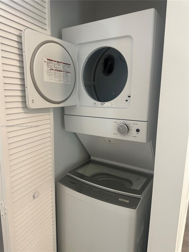 Building Photo - 638 SW 21st Ave