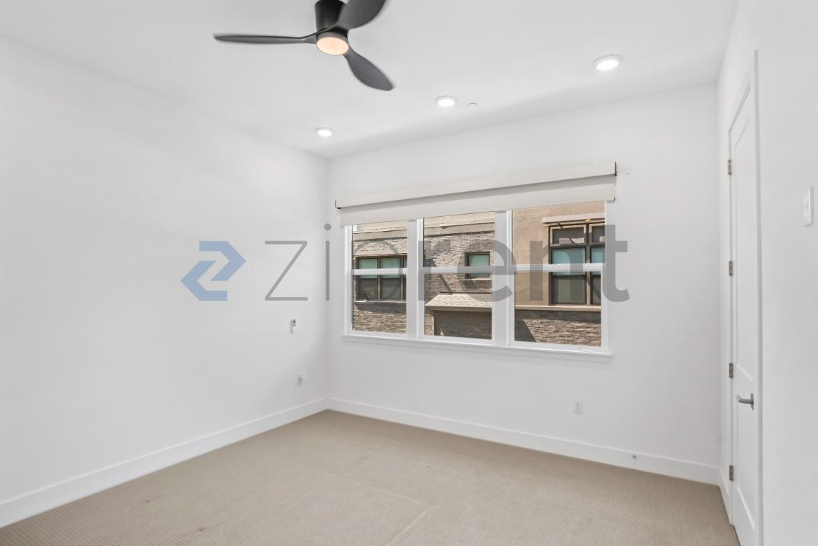 Building Photo - Unit 6