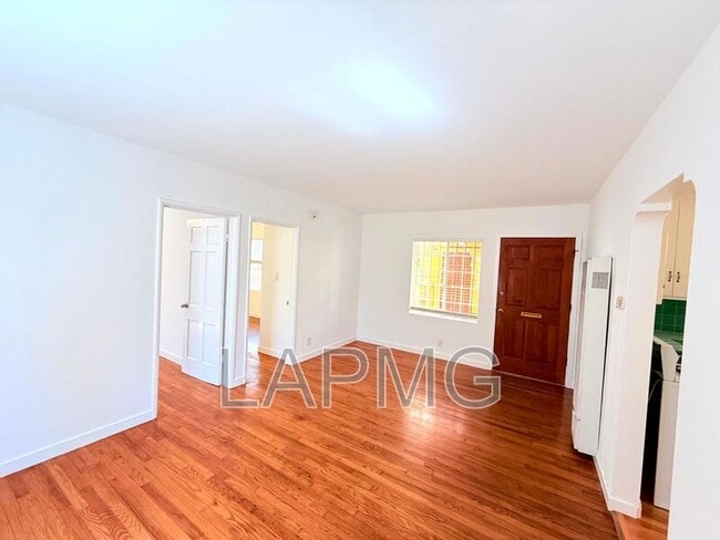 Building Photo - 637 Rose Ave