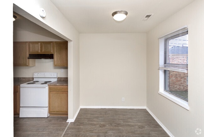 2BR, 1bA - 890 SF - Bingham Square