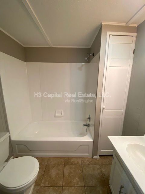 Building Photo - 117 N Shamrock St