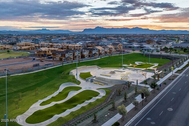 Building Photo - 9922 E Wavelength Ave