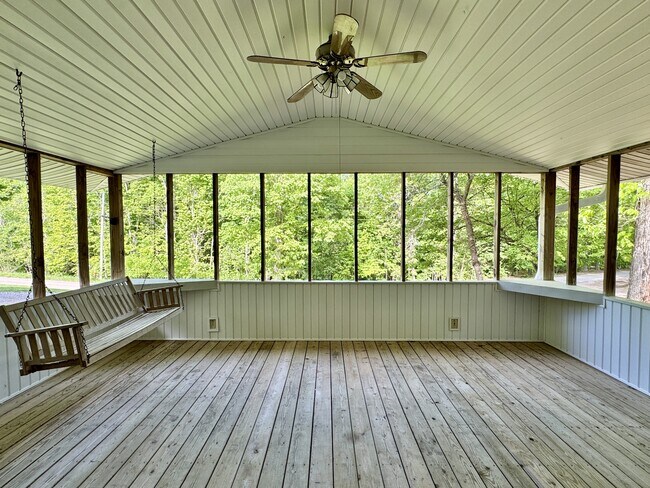 Building Photo - 229 Bateman Ln