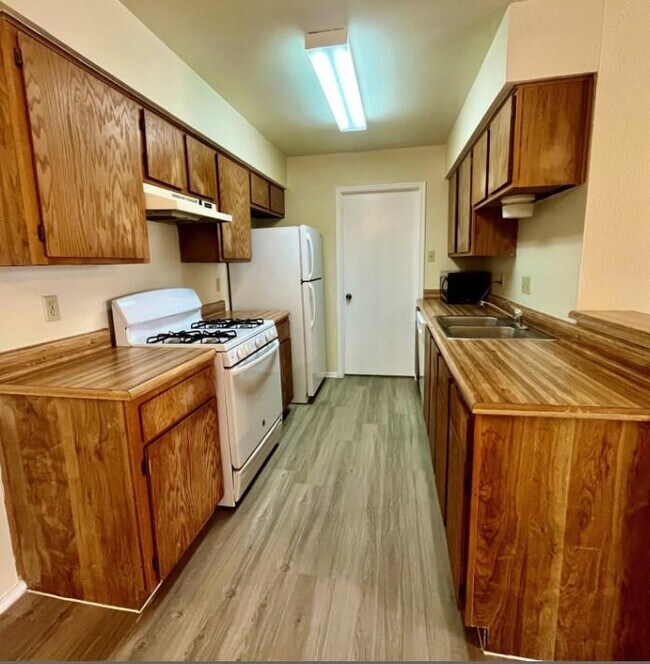 Building Photo - 2114 Redwing Way