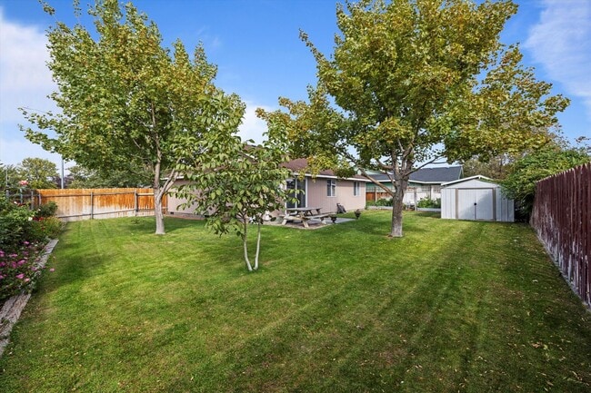 Building Photo - AVAILABLE SEPTEMBER!!!! Beautiful 3bed/2bath house in Pasco, Washington. - APPLY NOW!!!