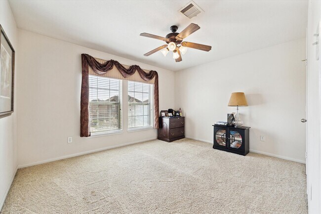 Building Photo - 2088 Silverthorn Ln