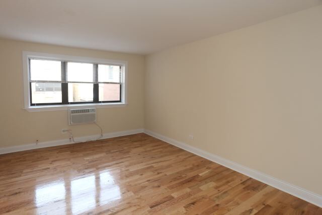 Building Photo - 558 W Arlington Pl