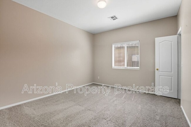 Building Photo - 2219 N 92nd Dl
