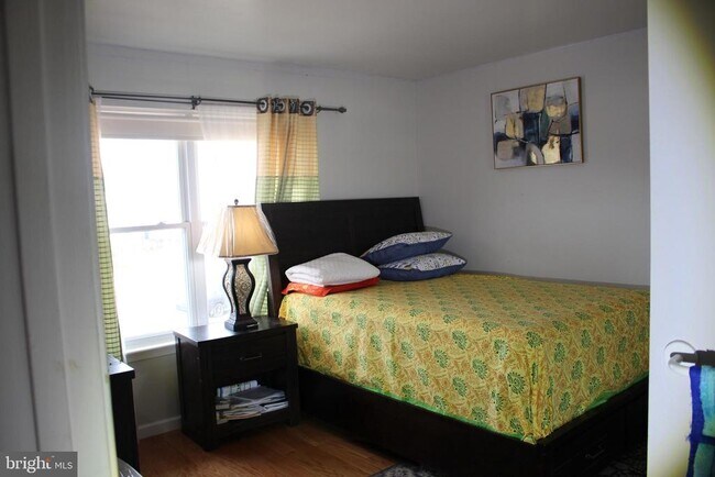 Building Photo - 219 Meadow Dr