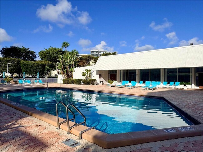 Building Photo - 20500 W Country Club Dr