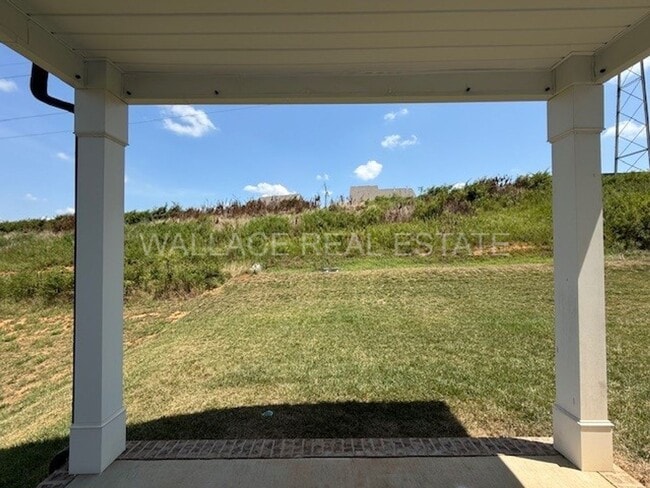 Building Photo - BEAUTIFUL 4 BEDROOM HOUSE IN LENOIR CITY!!!