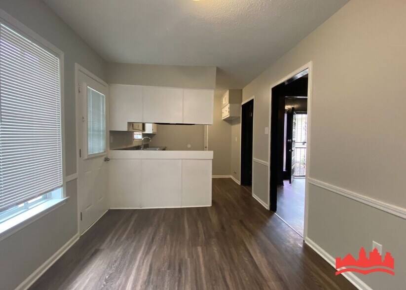 Building Photo - 6180 Springwind Cove