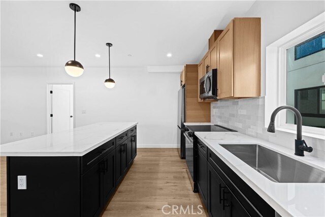 Building Photo - 1342 N Kingsley Dr