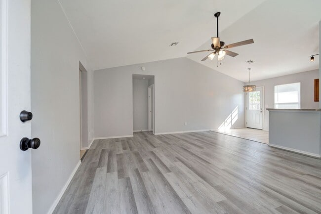 Building Photo - 605 Welston Cir