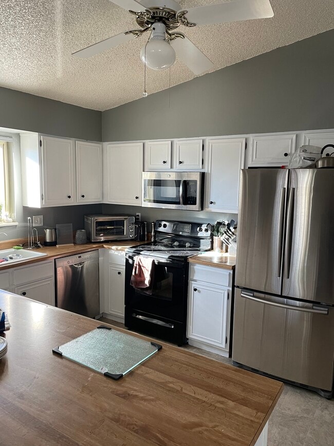 Building Photo - 3735 Misty Meadows Dr