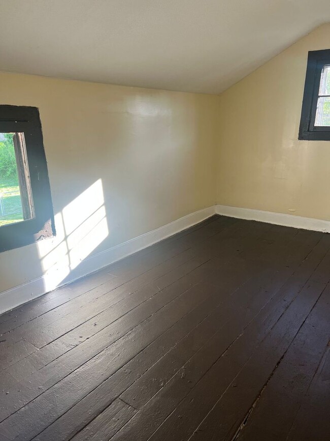 Building Photo - 3 bedroom house