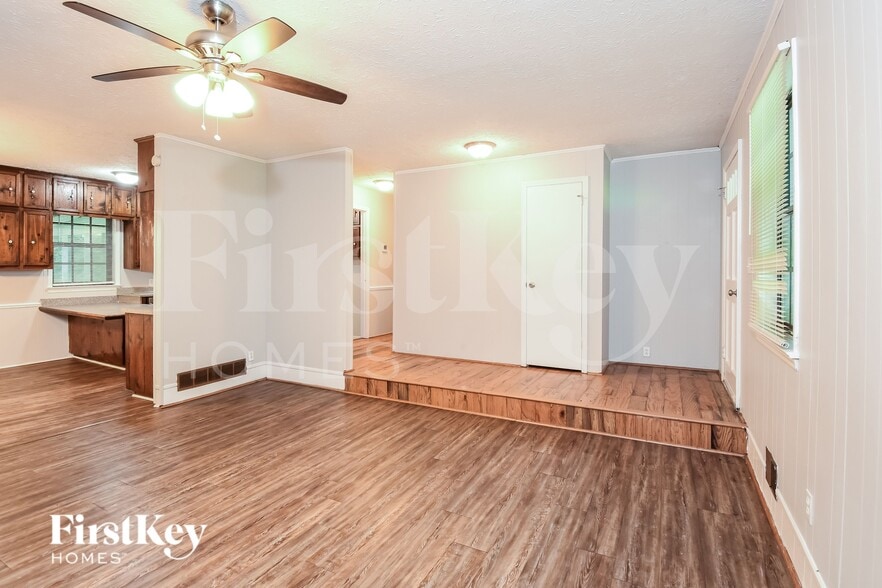 Building Photo - 3704 Newport Dr