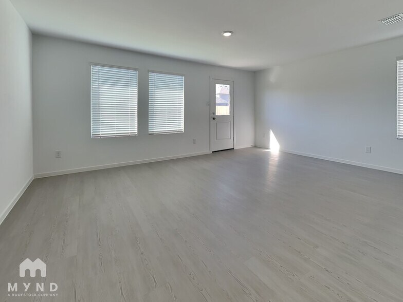 Building Photo - 1836 Javelina St