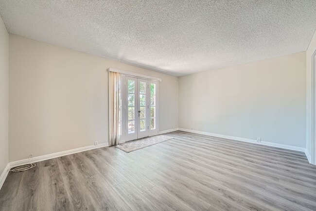 Building Photo - Golf course views in LVCC