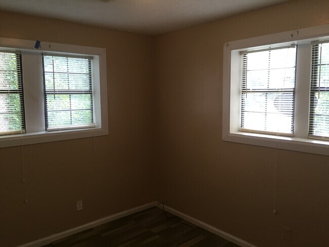 Building Photo - **AVAILABLE NOW**Total Electric East Columbus 4 bedroom/1 bathroom Home for Rent***