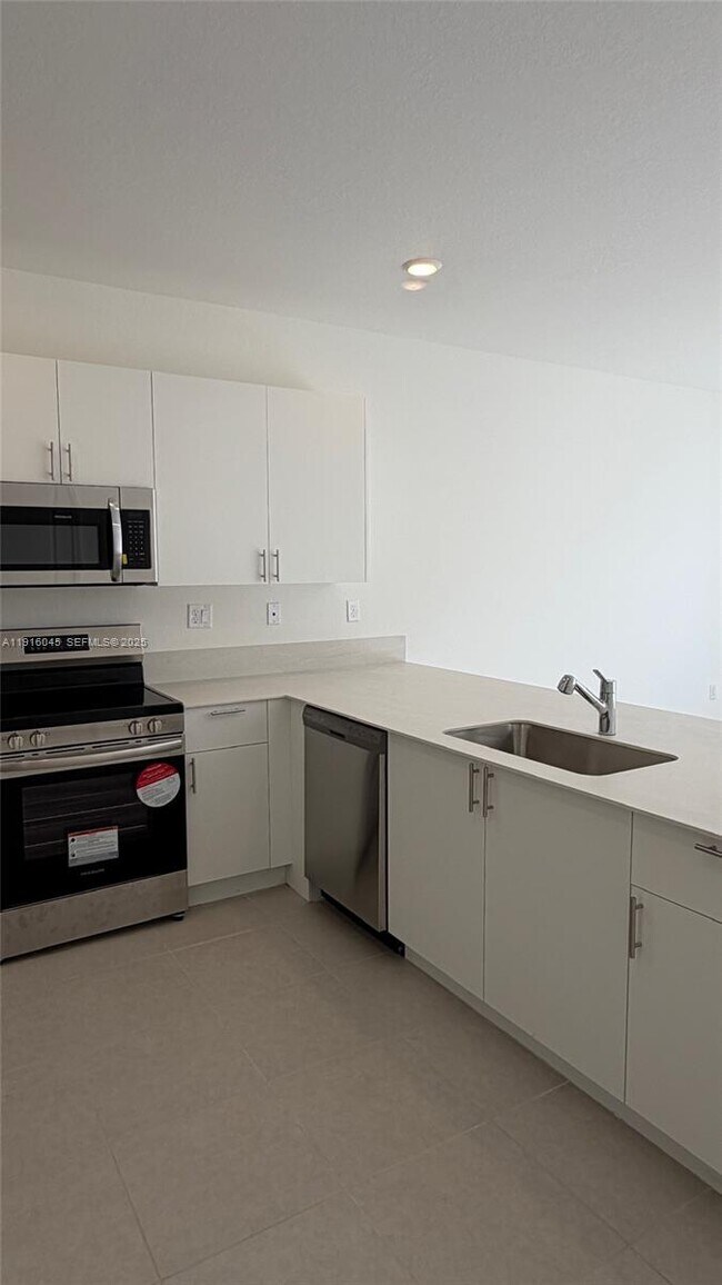 Building Photo - 15616 SW 276th Terrace