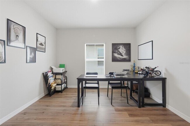 Building Photo - 1330 Current Pl