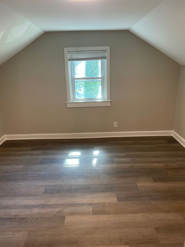 Building Photo - 2420 Ivy Ave