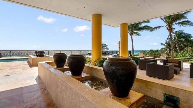 Building Photo - 16275 Collins Ave