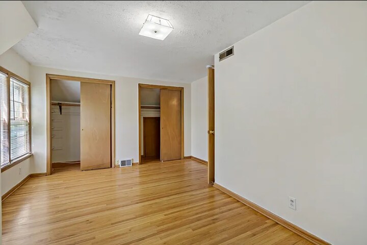 Building Photo - 2549 35th Ave S